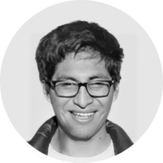 Pedro Jesús Guzmán Ramos sonriendo, con lentes
